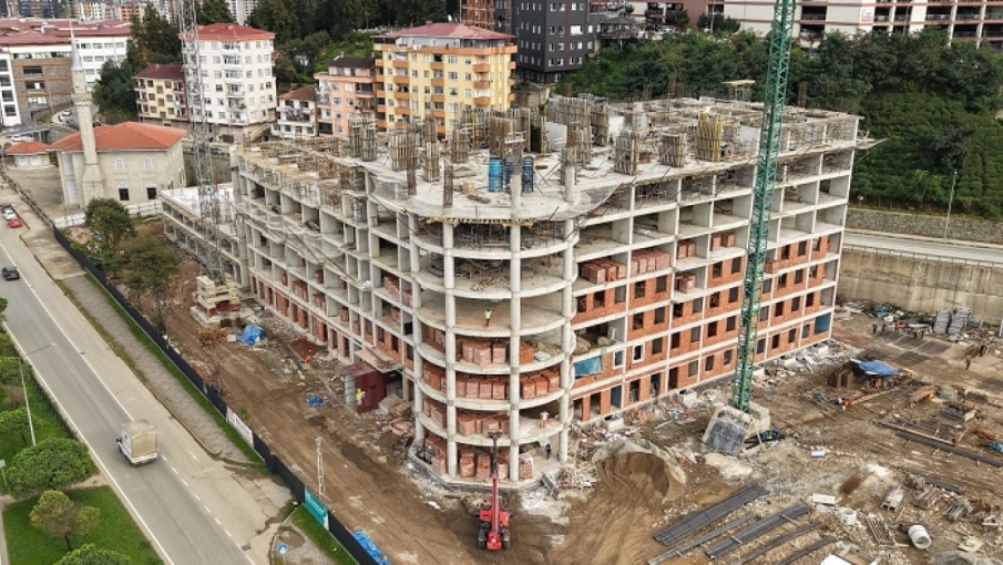 RİZE’DE 992 YATAKLI DEV ÖĞRENCİ YURDU YÜKSELİYOR: ÇALIŞMALARDA YÜZDE 45 SEVİYESİNE ULAŞILDI